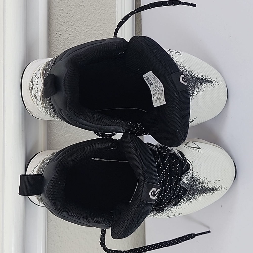 Under Armour Locked Down Kids' Black and White Foot Ball Cleat Sneaker Size 3.5Y - Picture 6 of 11